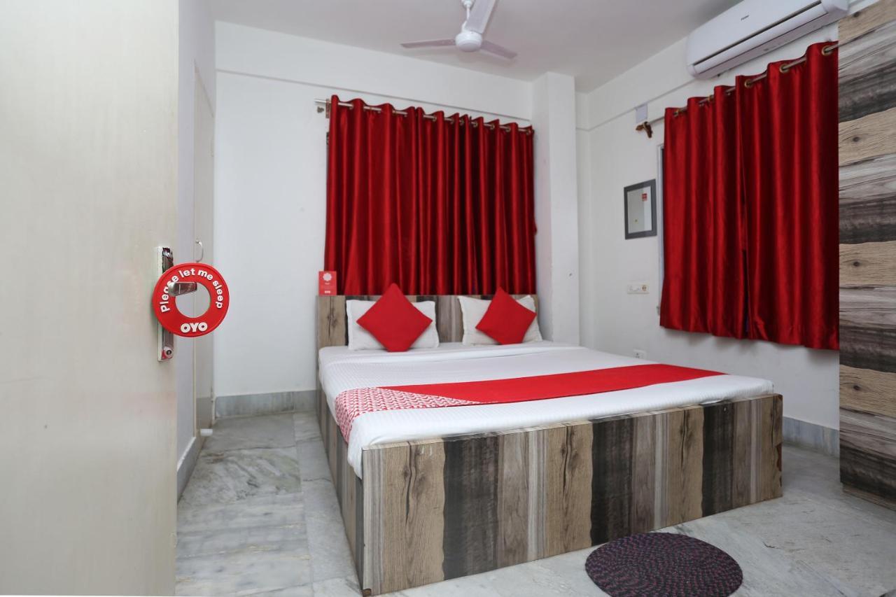 Oyo 11054 Amar Raj Guest House Kolkata Exterior photo